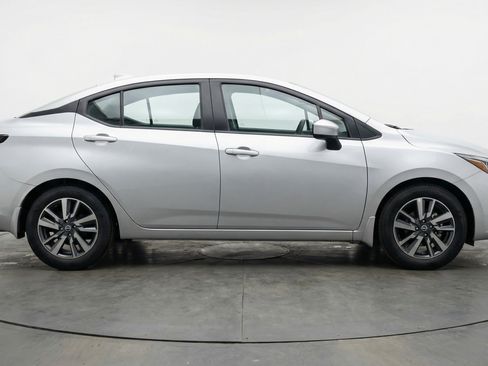 Used 2025 Nissan Versa SV FWD image 11