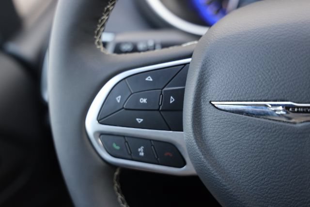 Used 2026 Chrysler Pacifica Select FWD image 44