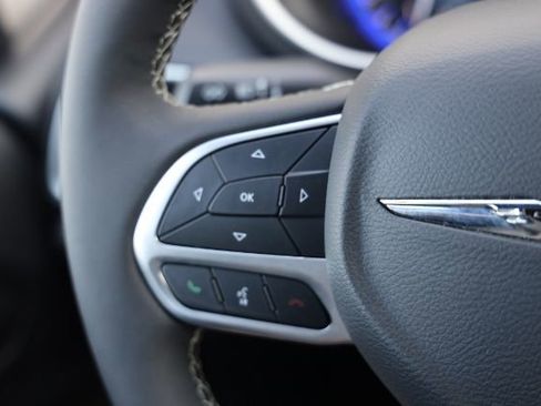 Used 2026 Chrysler Pacifica Select FWD image 44
