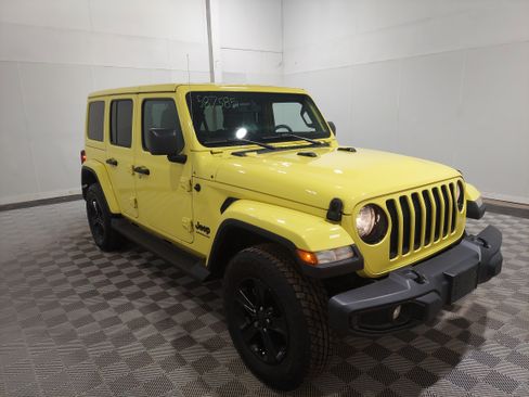 Used 2023 Jeep Wrangler Unlimited Sahara AWD/4WD image 4