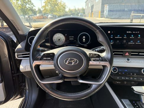 Used 2021 Hyundai Elantra Limited FWD image 17
