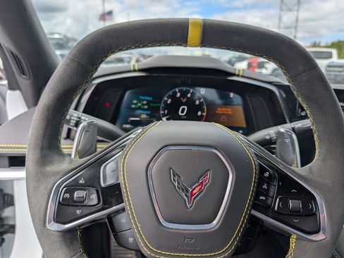 Used 2023 Chevrolet Corvette Stingray Premium Conv w/ Z51 Performance Package RWD image 13