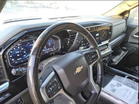 Used 2024 Chevrolet Silverado 2500 LTZ w/ LTZ Convenience Package image 7