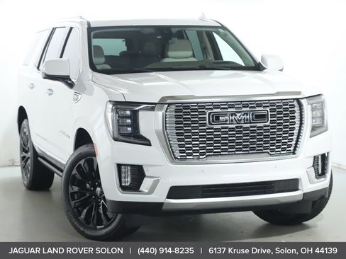 Used 2021 GMC Yukon Denali w/ Denali Premium Package AWD/4WD image 2