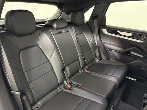 Certified 2025 Porsche Cayenne image 23