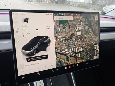 Used 2026 Tesla Model Y AWD image 29