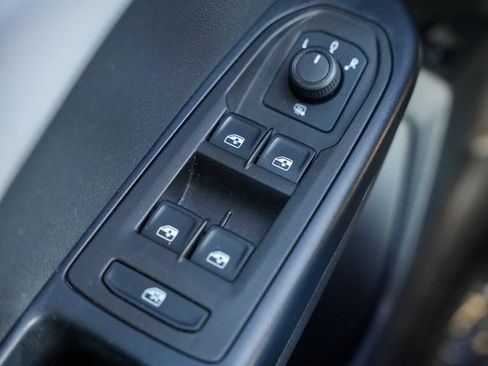 Used 2024 Volkswagen Taos SE image 27