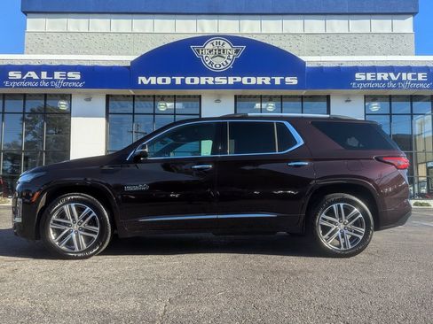 Used 2022 Chevrolet Traverse High Country AWD/4WD image 1