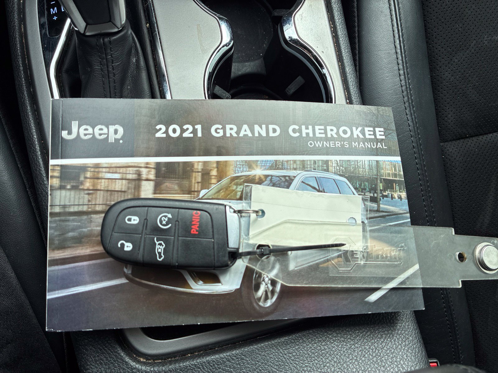 Used 2021 Jeep Grand Cherokee Laredo X AWD/4WD image 17