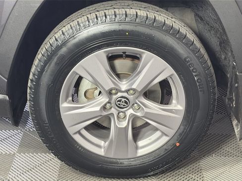 Used 2025 Toyota RAV4 XLE AWD/4WD image 10