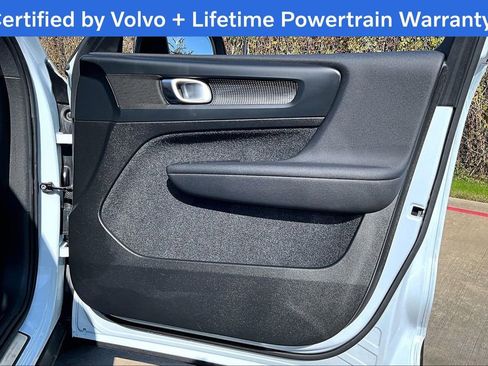 Certified 2025 Volvo XC40 B5 Plus image 24