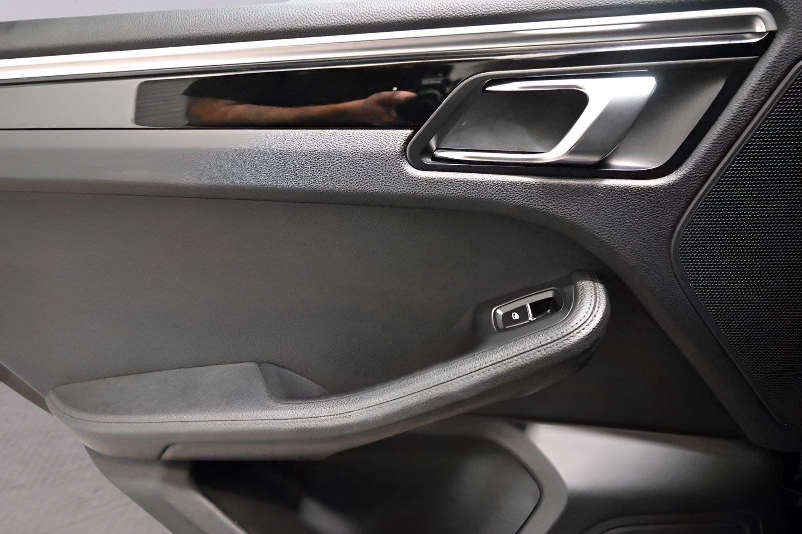 Used 2018 Porsche Macan AWD/4WD image 13