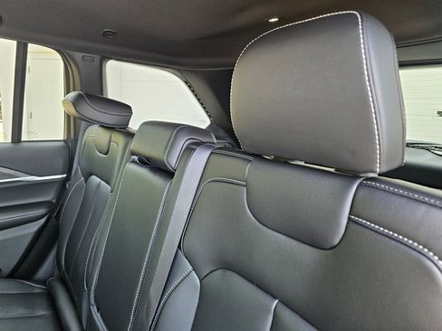 New 2025 Jeep Grand Cherokee Limited w/ Black Appearance Package image 33