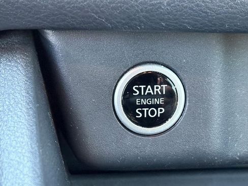 Used 2022 Nissan Rogue SV image 11