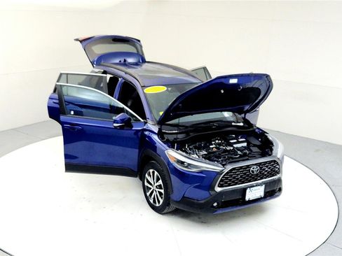 Certified 2022 Toyota Corolla Cross XLE image 21