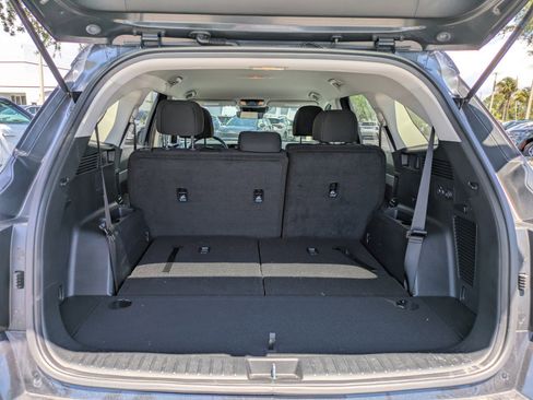 Certified 2025 Kia Sorento LX FWD image 9