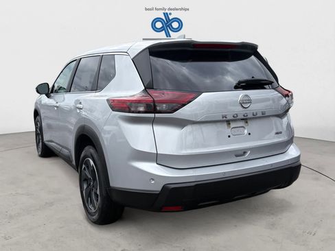 Used 2025 Nissan Rogue SV image 3