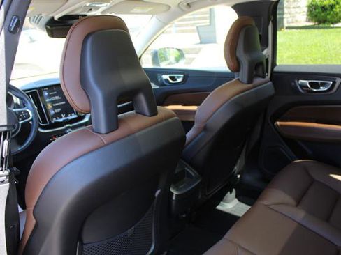 Used 2018 Volvo XC60 T5 Momentum w/ Vision Package AWD/4WD image 29