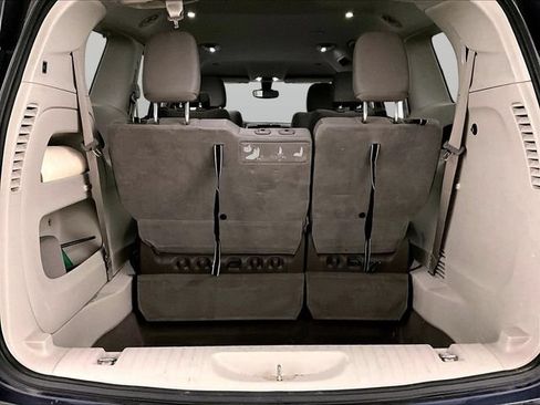 Used 2017 Chrysler Pacifica Touring FWD image 35
