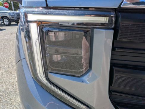 Used 2023 GMC Sierra 1500 Pro w/ Pro Value Package AWD/4WD image 11