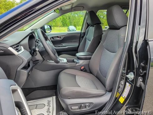 Used 2022 Toyota RAV4 XLE FWD image 8