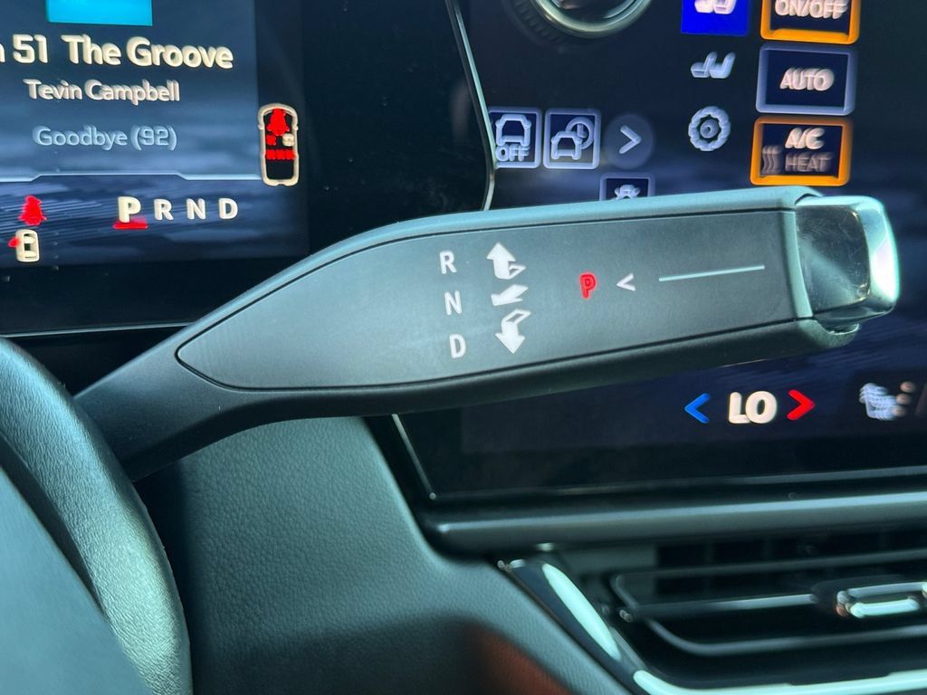 Used 2025 Chevrolet Equinox EV RS FWD image 19