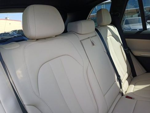 Used 2022 BMW X5 sDrive40i w/ Premium Package RWD image 11