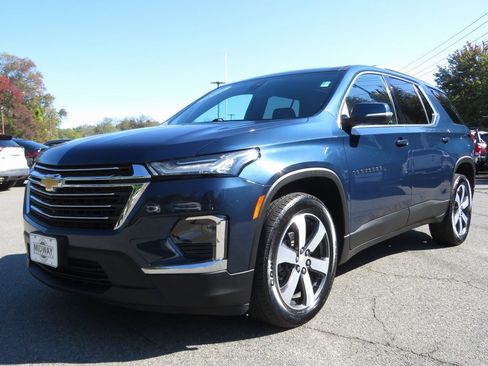 Used 2022 Chevrolet Traverse LT w/ LT Premium Package image 1