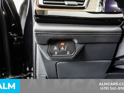 Used 2025 Volkswagen Atlas SE image 33