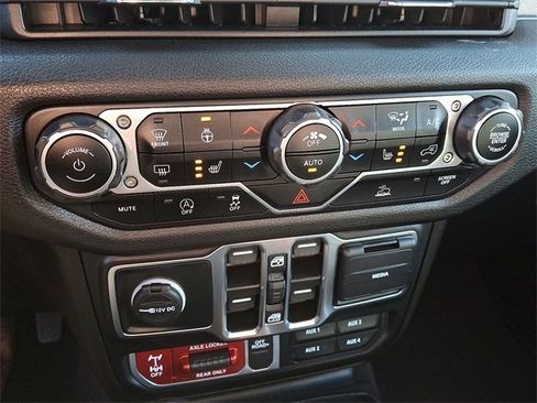 Used 2024 Jeep Gladiator Sport image 15