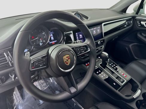 Certified 2025 Porsche Macan image 25