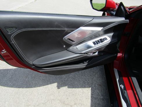 Used 2021 Chevrolet Corvette Stingray Premium Conv w/ Z51 Performance Package RWD image 8