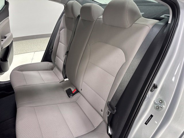 Used 2019 Hyundai Elantra SE FWD image 21