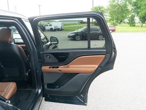 Used 2022 Lincoln Aviator Reserve w/ Elements Package Plus AWD/4WD image 15