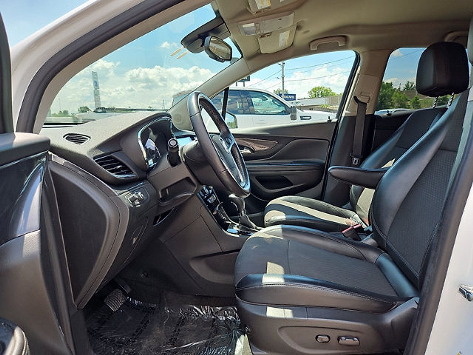Used 2019 Buick Encore Preferred AWD/4WD image 15