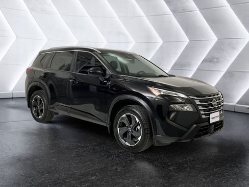 Used 2024 Nissan Rogue SV w/ SV Premium Package FWD image 1