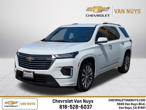 Certified 2023 Chevrolet Traverse Premier FWD image 1