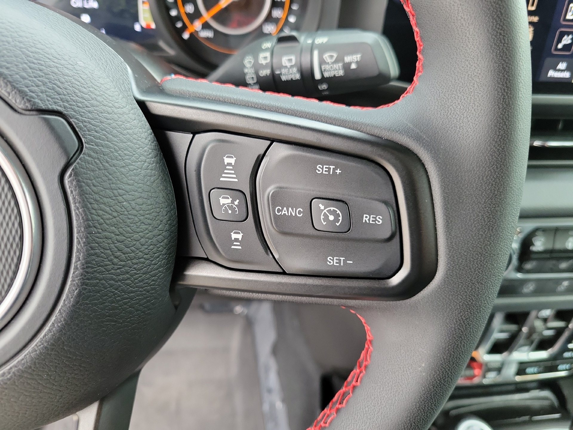 Used 2024 Jeep Wrangler Unlimited Rubicon w/ Technology Group AWD/4WD image 27