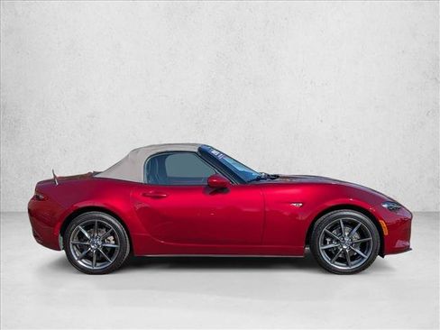 Used 2020 MAZDA MX-5 Miata Grand Touring RWD image 4