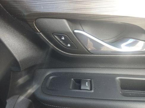 Used 2023 GMC Terrain SLE w/ Driver Convenience Package image 42