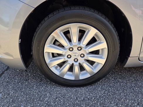 Used 2014 Toyota Sienna Limited w/ Limited Premium Package FWD image 5