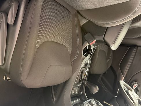 Used 2019 Jeep Cherokee Latitude w/ Popular Appearance Group FWD image 20