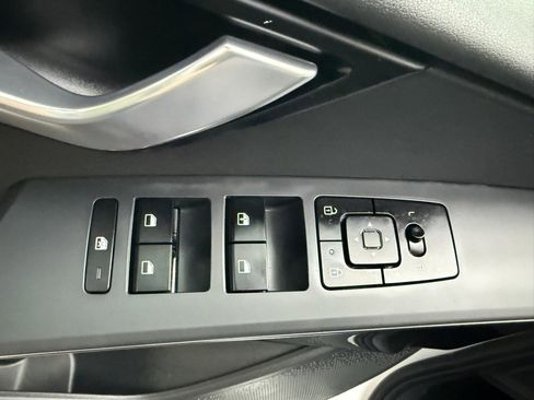 Used 2023 Kia Niro EX image 28