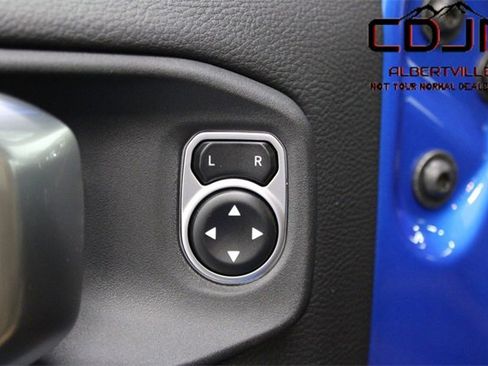 Used 2023 Jeep Gladiator Rubicon w/ Cold Weather Group image 14