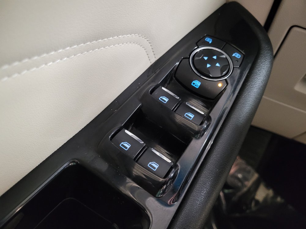 Used 2017 Ford Edge Titanium w/ Technology Package FWD image 27
