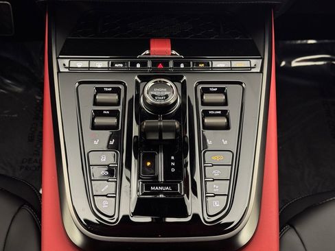 Used 2025 Aston Martin DBX 707 image 27