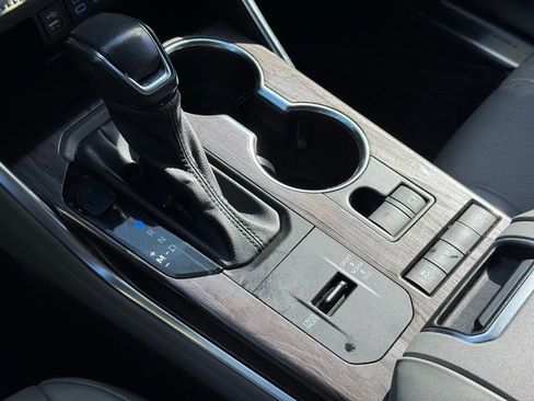 Certified 2022 Toyota Highlander Platinum image 36