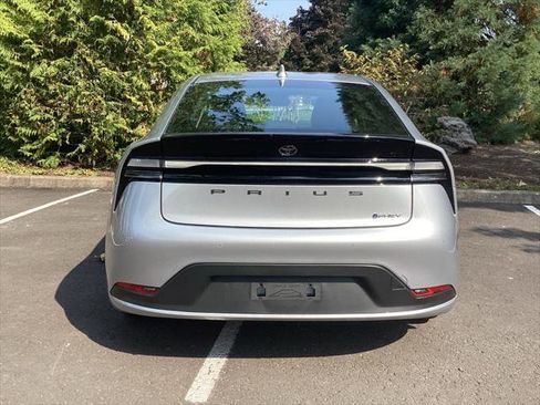 Certified 2025 Toyota Prius Plug-In Hybrid image 17