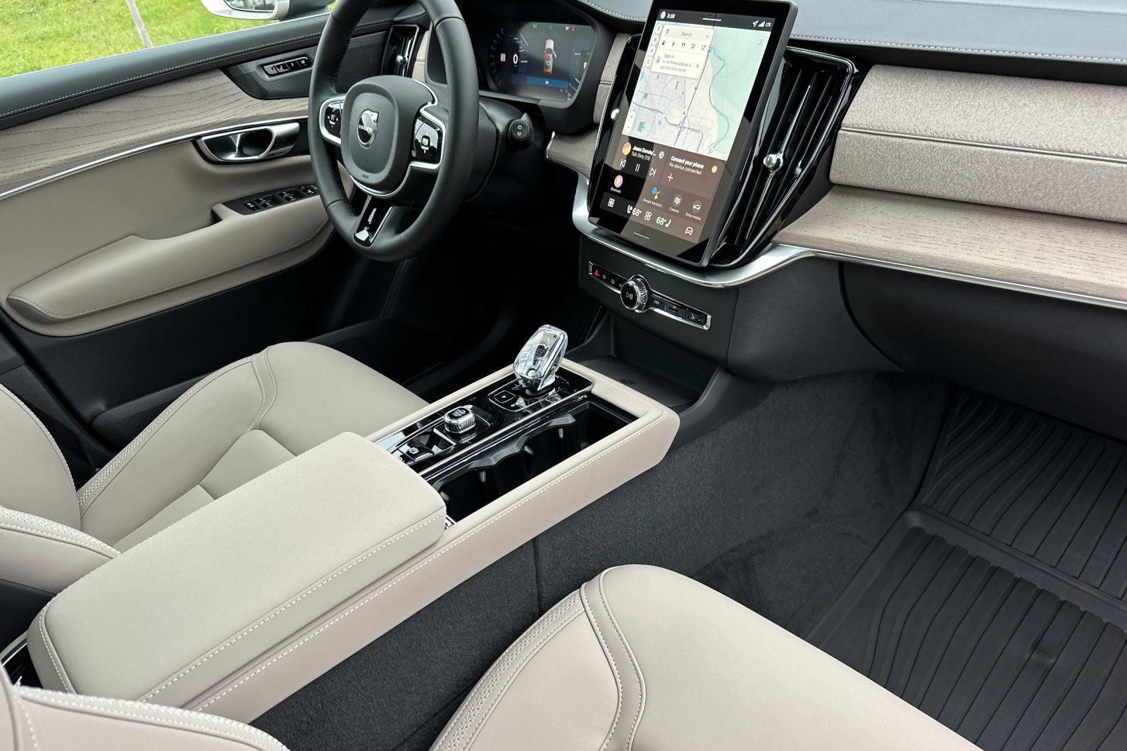 New 2026 Volvo XC90 T8 Plus w/ Protection Package Premier AWD/4WD image 16