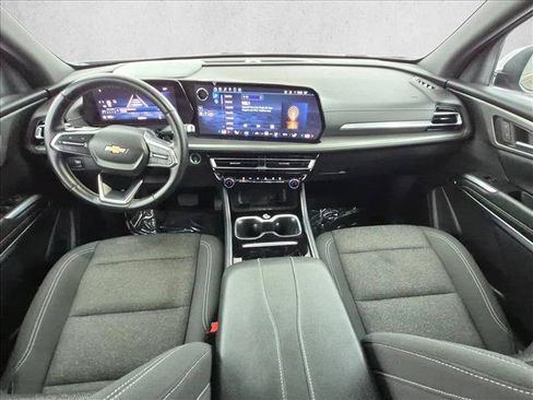 Used 2024 Chevrolet Traverse LT FWD image 19